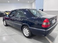 Usado Mercedes C220 Elegance 150 CV (110 kW) 1996 Azul Berlina
