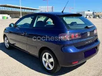 Usado Seat Ibiza Reference 70 CV (51 kW) 2009 Azul Berlina