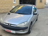 Usado Peugeot 206 75 CV (55 kW) 2001 Gris / plata Berlina