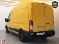 Usado Ford Transit 130 CV (95 kW) 2021 Amarillo Berlina