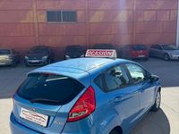 Usado Ford Fiesta Trend 70 CV (51 kW) 2011 Azul Utilitario