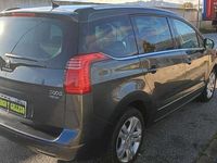 Usado Peugeot 5008 Style 120 CV (88 kW) 2016 Gris Monovolumen