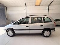 Usado Opel Zafira 125 HP (91 kW) 2005 Cinzento Monovolume