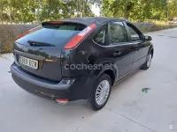 Usado Ford Focus Ghia 115 CV (84 kW) 2006 Gris / plata Berlina