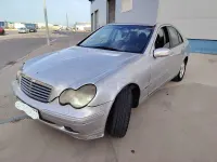 Usado Mercedes C220 Elegance 143 CV (105 kW) 2002 Gris / plata Berlina
