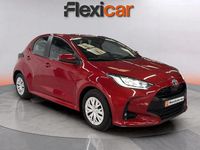 Usado Toyota Yaris Hybrid Active 116 CV (85 kW) 2023 Granate Berlina