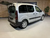 Usado Peugeot Partner Tepee Style 100 CV (73 kW) 2016 Gris / plata Monovolumen