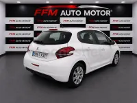 Usado Peugeot 208 Active 82 CV (60 kW) 2019 Blanco Utilitario