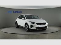 Usado Kia XCeed 120 CV (88 kW) 2022 Deluxe white (perlado) SUV