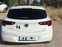 Usado Opel Astra Dynamic 110 CV (80 kW) 2016 Blanco Familiar