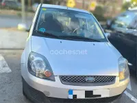 Usado Ford Fiesta Ambiente 70 CV (51 kW) 2007 Gris / plata Utilitario