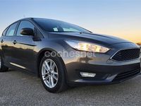 Usado Ford Focus Trend 125 CV (91 kW) 2016 Gris / plata Berlina