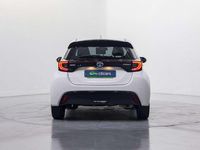 Usado Toyota Yaris Hybrid Style 75 CV (55 kW) 2022 Blanco Berlina