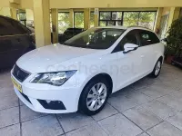 Usado Seat Leon Style 130 CV (95 kW) 2020 Blanco Familiar