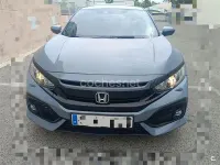 Usado Honda Civic Elegance 129 CV (94 kW) 2018 Gris / plata Berlina
