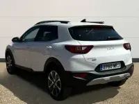 Usado Kia Stonic Style 100 CV (73 kW) 2024 Blanco SUV