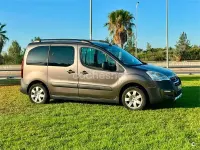 Usado Peugeot Partner Tepee Outdoor 110 CV (80 kW) 2017 Gris / plata Monovolumen