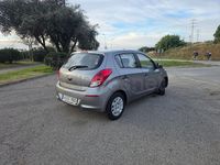 Usado Hyundai i20 85 HP (62 kW) 2013 Bege Citadino