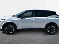 Usado Nissan Qashqai N-Connecta 140 CV (102 kW) 2025 Lunar white con techo midnight SUV