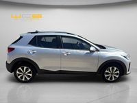 Usado Kia Stonic 100 CV (73 kW) 2025 Gris / plata SUV