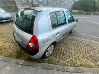 Usado Renault Clio II Authentique 60 CV (44 kW) 2004 Gris / plata Berlina