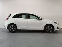 Usado Hyundai i30 120 CV (88 kW) 2022 Blanco Berlina