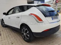 Usado Lancia Delta 120 CV (88 kW) 2010 Blanco Utilitario