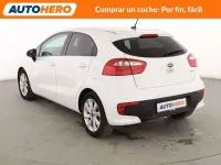 Usado Kia Rio 86 CV (63 kW) 2015 Blanco Berlina