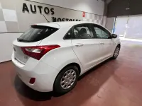 Usado Hyundai i30 100 CV (73 kW) 2015 Blanco Berlina