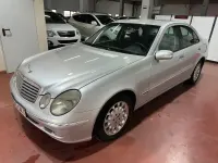 Usado Mercedes E320 Elegance 204 CV (150 kW) 2003 Gris / plata Berlina