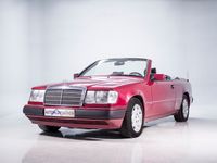 Usado Mercedes E300 220 CV (161 kW) 1993 Rojo Descapotable