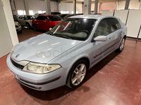 Usado Renault Laguna II Dynamique 120 CV (88 kW) 2001 Gris / plata Berlina