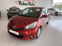 Usado Toyota Yaris Active 99 CV (72 kW) 2014 Granate Utilitario