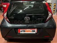 Usado Toyota Aygo x-style 72 CV (52 kW) 2021 Gris / plata Utilitario
