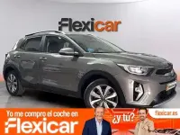 Usado Kia Stonic 120 CV (88 kW) 2022 Gris SUV