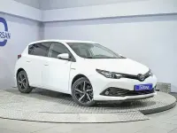 Usado Toyota Auris Hybrid 136 CV (100 kW) 2018 Blanco Utilitario