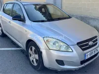 Usado Kia Ceed 90 CV (66 kW) 2008 Gris / plata Utilitario