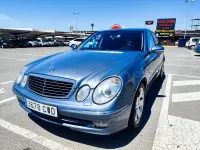 Usado Mercedes E500 Avantgarde 306 CV (225 kW) 2004 Azul Berlina