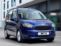 Usado Ford Tourneo Trend 102 CV (75 kW) 2019 Rojo Van