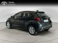 Usado Toyota Yaris 125 CV (91 kW) 2021 Negro Utilitario
