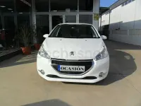 Usado Peugeot 208 Allure 120 CV (88 kW) 2014 Blanco Utilitario