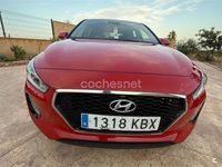Usado Hyundai i30 110 CV (80 kW) 2017 Rojo Berlina