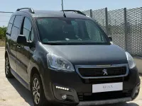 Usado Peugeot Partner Tepee Outdoor 110 CV (80 kW) 2016 Gris / plata Monovolumen