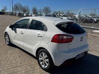 Usado Kia Rio 85 CV (62 kW) 2011 Blanco Berlina