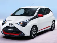 Usado Toyota Aygo X-play 69 CV (50 kW) 2018 Azul Utilitario