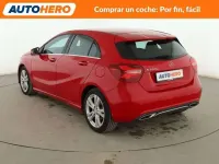 Begagnad Mercedes A200 Urban 136 HK (100 kW) 2017 Röd Halvkombi