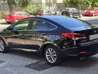 Usado Hyundai i40 141 CV (103 kW) 2017 Negro Familiar