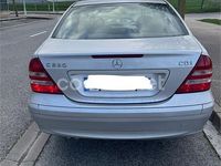 Usado Mercedes C220 Classic 150 CV (110 kW) 2007 Gris / plata Berlina