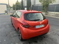 Usado Peugeot 208 Allure 110 CV (80 kW) 2018 Rojo Utilitario