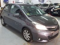 Usado Toyota Yaris Active 90 CV (66 kW) 2012 Gris / plata Utilitario